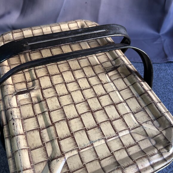 VTG METAL TIN TAN WOVEN WEAVE PATTERN PICNIC BASKET W/ HANDLES 13”x5”x 8.5” - Picture 15 of 16